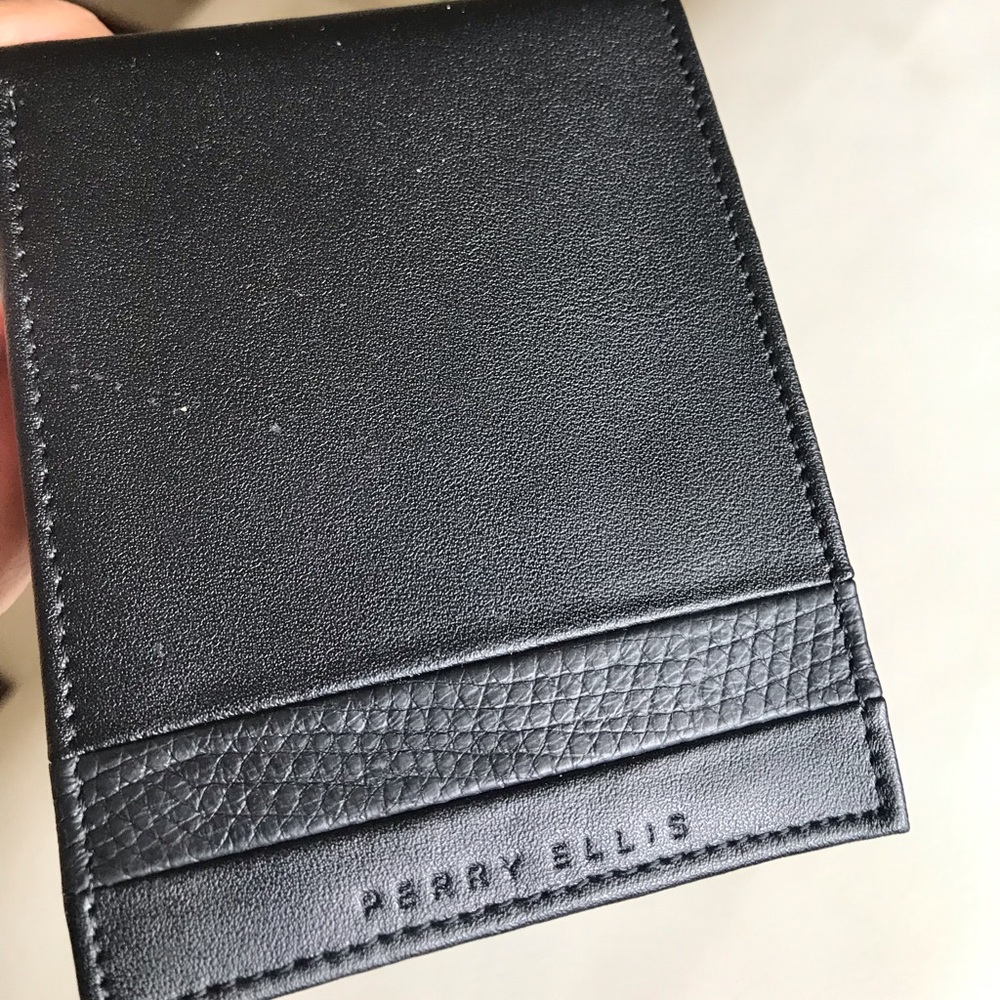 NWT PERRY ELLIS Mens Leather Wallet